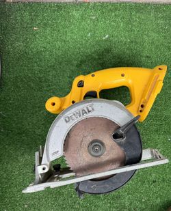 DeWalt 18V XRP cordless circular saw. 