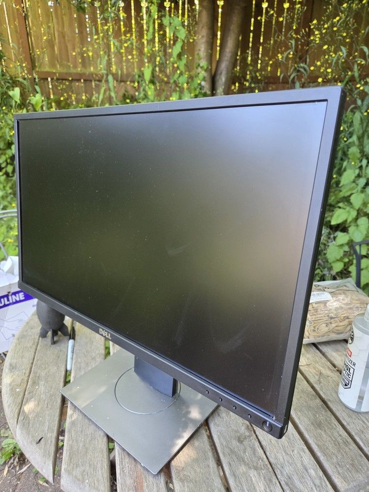 Dell Rotating Monitors With Cables Tested And Working