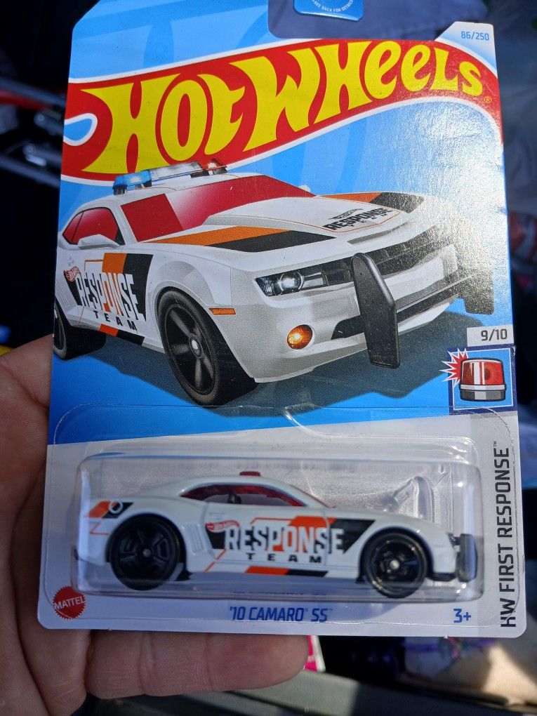 2010 Chevy Camaro SS w/Push Bar 1:64 Scale Hot Wheels 🔥 🛞 New ** Buy $20+ Get a Free Random Hot Wheels Sealed