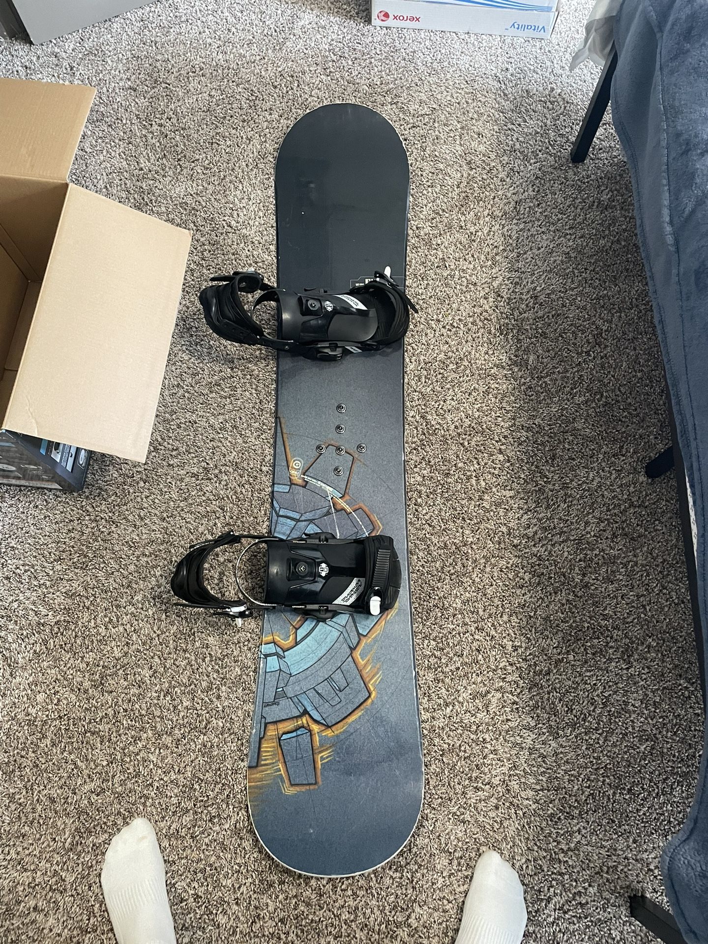GNU Carbon high Beam Snowboard (161cm Wide) With Bindings