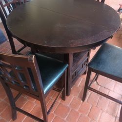 DINNING ROOM TABLE WITH 4 CHAIRS 