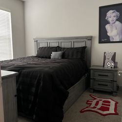 King Bedroom Set + Mattress 