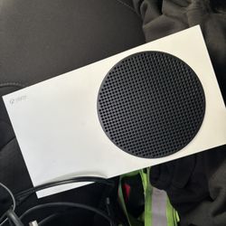 Xbox Series S And Monitor