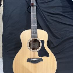taylor guitar new with case and capo/pick