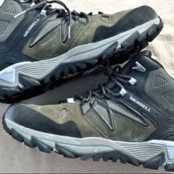 NEW MERRELL WOMENS HIKING BOOTS 