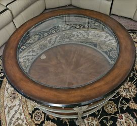 Round coffee table
