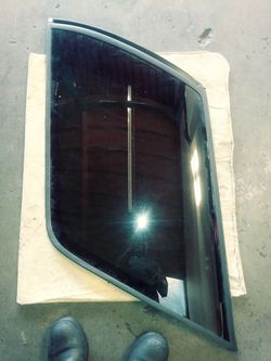 Right rear window used Good condition