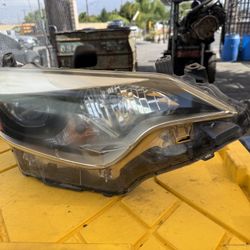 Toyota Corolla Headlight Head lamp passenger side RH 2014 - 2016 ; J369 