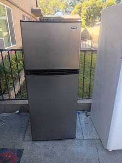 Refrigerator pequeno