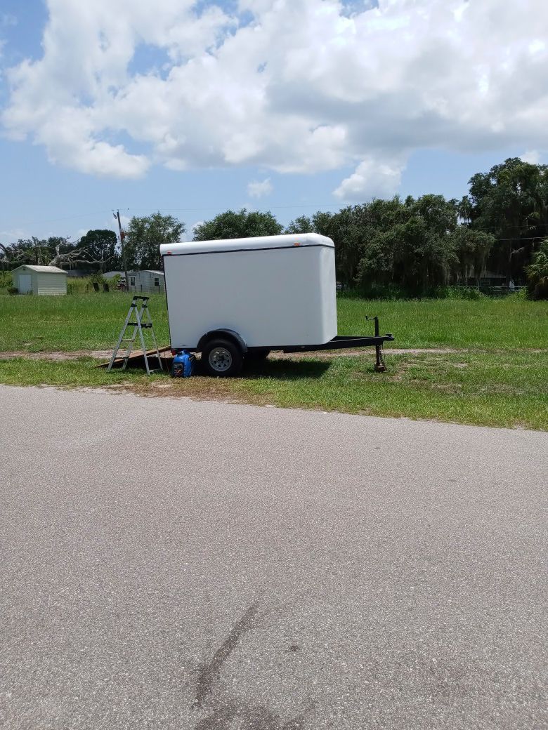 5x8 enclosed trailer everything works great!!