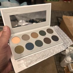 JACLYN HILL DARK MAGIC