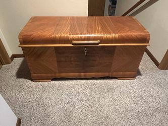 Lane Vintage Cedar Hope Chest with Lock and Key