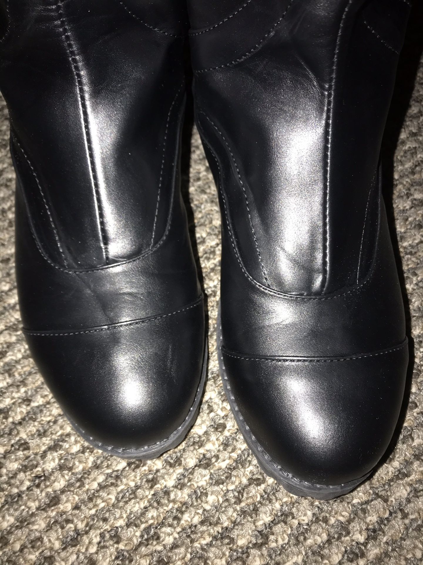 Ladies black tall riding boots size 10- a little narrow.