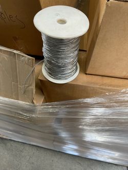 Pallet of elastic ribbon string