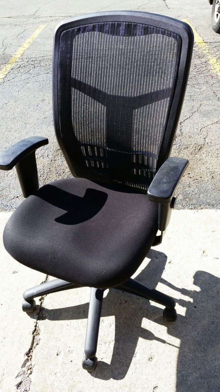 Computer chair. Heavy duty. Jp resale shop 904 bode rd Schaumburg il 60194.
