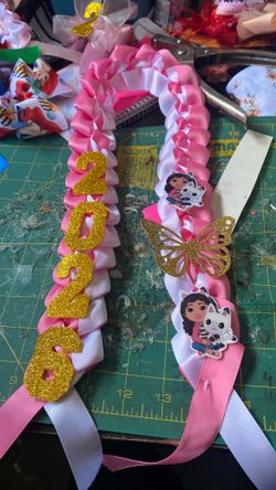 Graduacion leis Gabbys doll