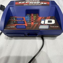 TRAXXAS EZ PEAK PLUS 4S FAST CHARGER