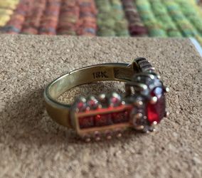 18Kt Gold & Garnet Ring