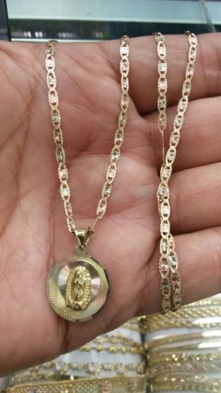 14k Gold tricolor valentino chain & charm 5.1 grams 24 inch long