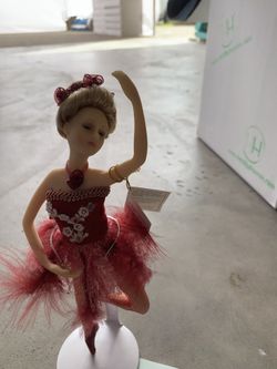 Ballerina figure