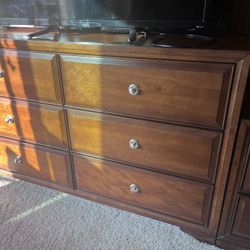 Moving Sale $350 Queen Bedroom Set!!!! Almost New!!!