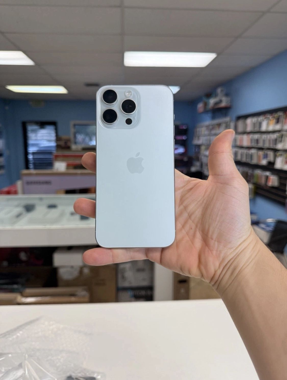 iPhone 15 Pro Max 256GB Unlocked white Excellent Condition