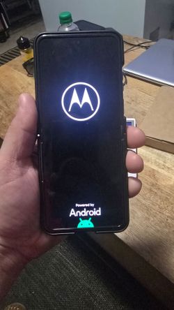 Motorola razr 2024 flip phone unlocked for all carriers