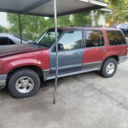 2000 Ford Explorer