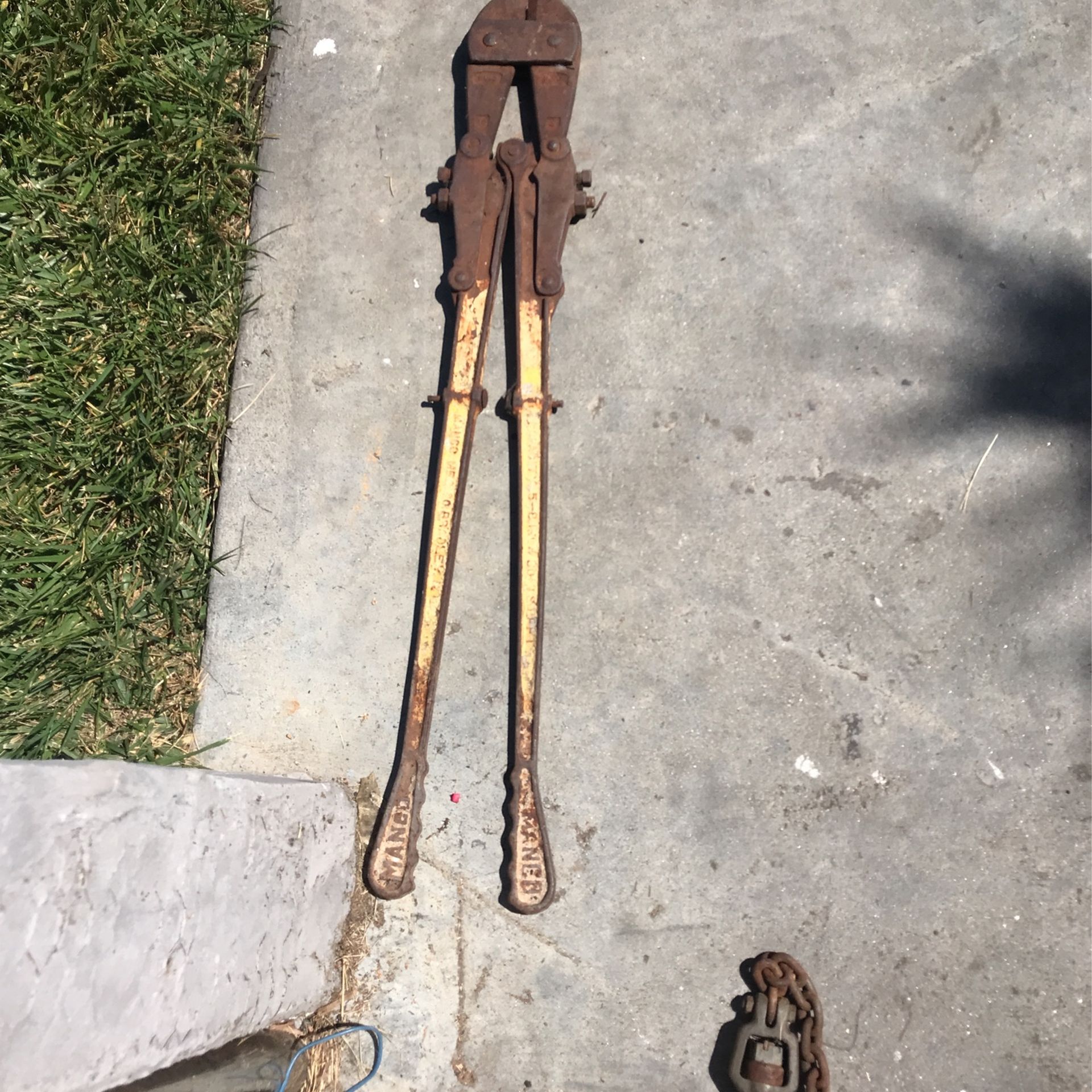 Bolt cutters