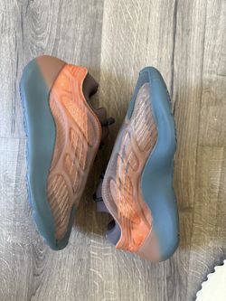 Yeezy 700 Copper Fade Size 10.5