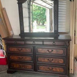 Dresser With Mirror Including 2 Light Stands 