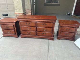 Dresser set