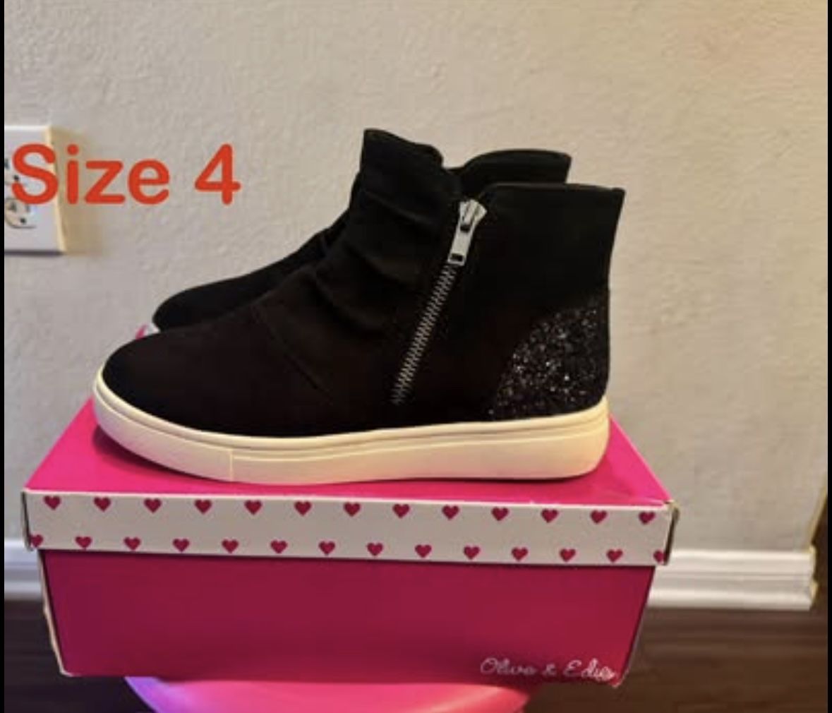 New Olive & Eddie Short Black Boots Size 4