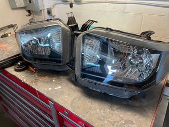 2014 tundra 2 head lights whit bulbs