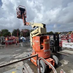 JLG Articulated Boom Lift Electric 30’ 