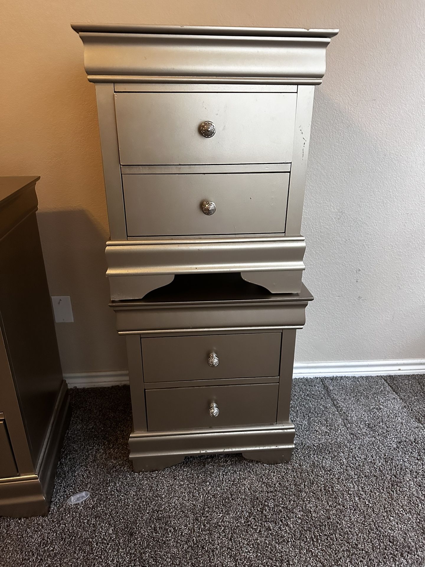 King Bed Frame, 2 Nightstands And Dresser