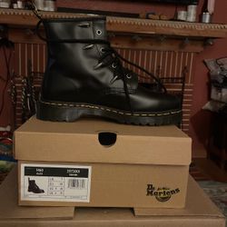 Dr martens Woman Shoes Size 9