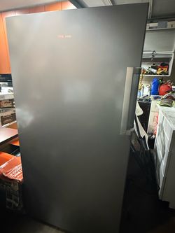 Hisense Stainless Steel Refrigerator – Excellent Condition