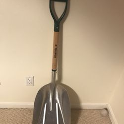 Truper grain shovel