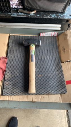 New 4 lb hand mail with hickory handle