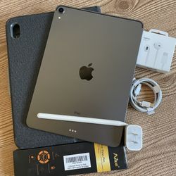 iPad Pro 11” (Face ID / IOS 26) 512GB with keyboard case,  pen & Accessories 