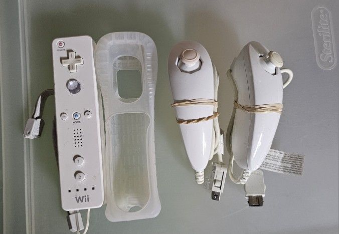 Nintendo Wii Controller & Two Knumchucks