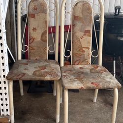 Set of 4 metal chairs used good condition