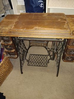 Antigua Sewing Machine Works Fine