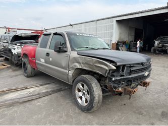 2000 CHEVY SILVERADO IN FOR PARTS