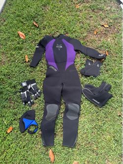 Bare Evoke Women’s 7mm Full Wetsuit (Size 9-10)