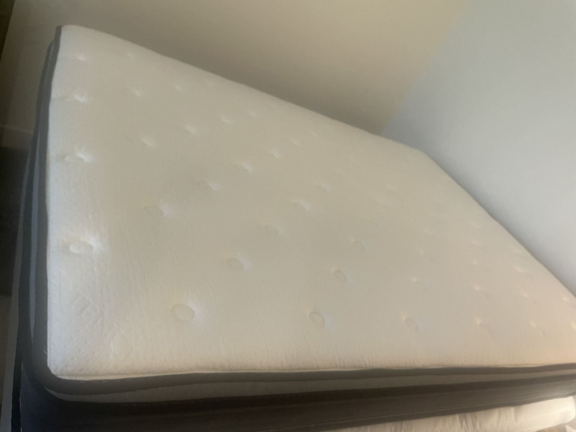 Mattress Queen (like New)