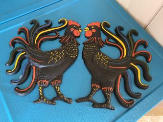 Decoración de gallos de metal