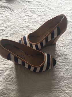 Shoes size 7