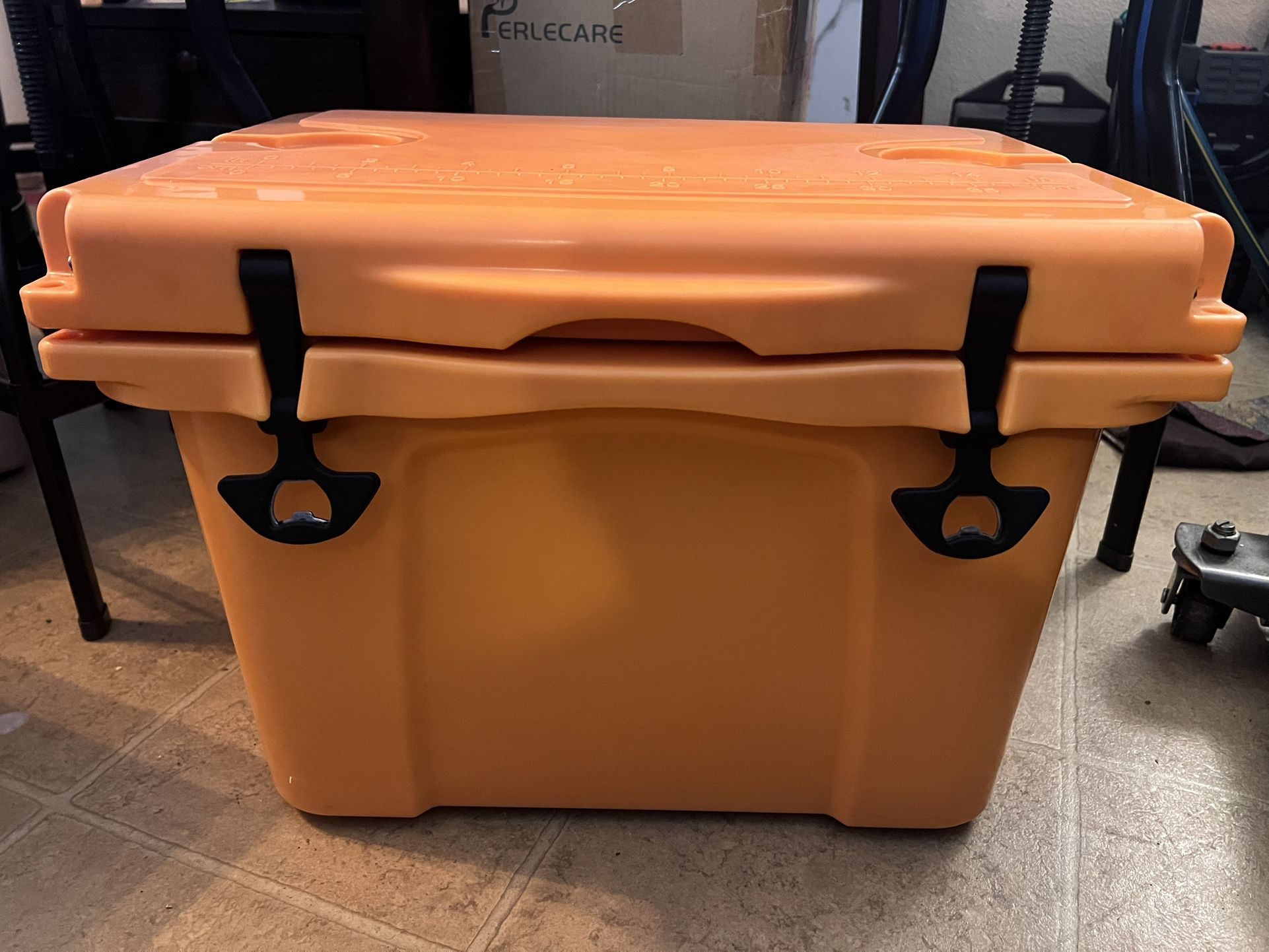 Cubix Outdoors Viva 25QT Portable Rotomolded Hard Cooler, 5-Day Ice Cold Retention, Travel, Beach, Camping, Fishing